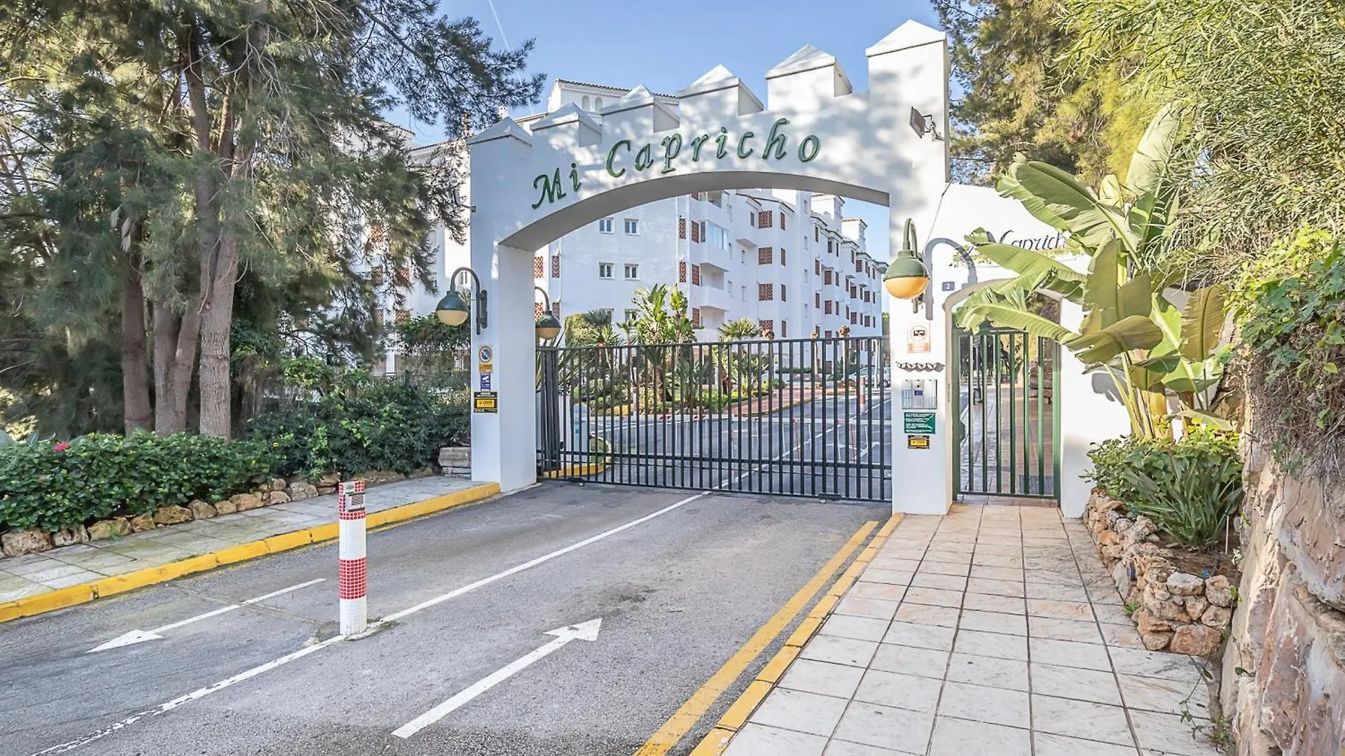Apartment Mi Capricho Beach Front Sea View & Pool - Happy Rentals Sitio de Calahonda