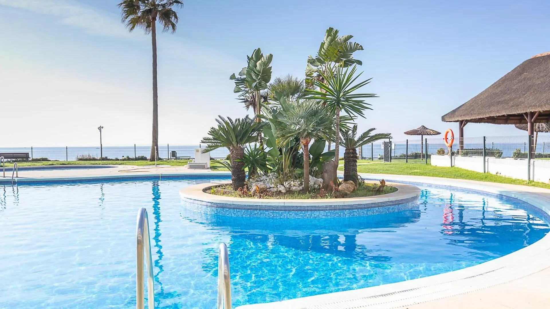 Mi Capricho Beach Front Sea View & Pool - Happy Rentals Sitio de Calahonda